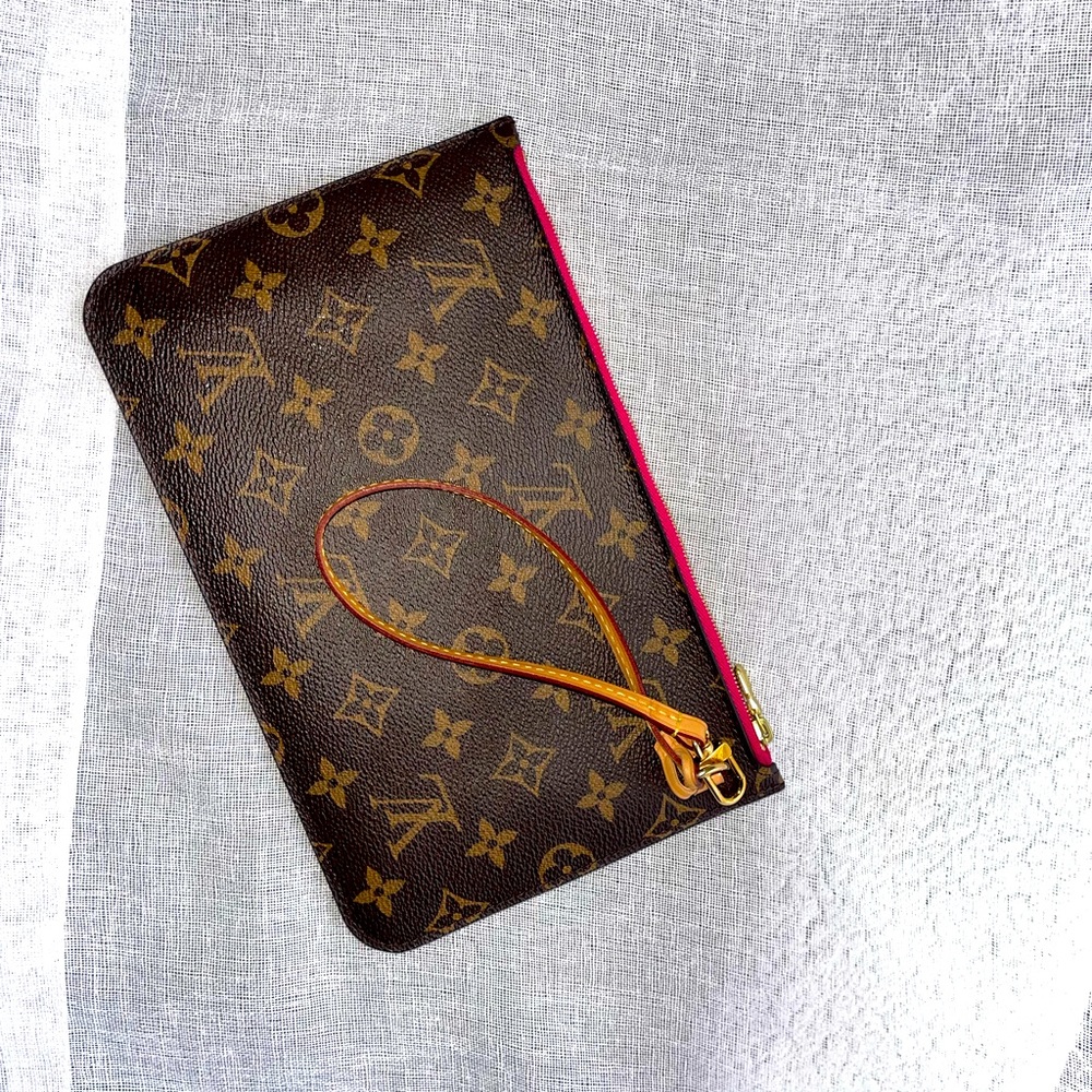 Authentic Louis Vuitton neverfull pouch MM/GM